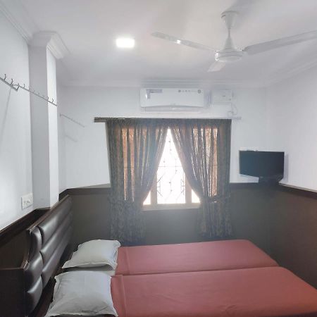 Hotel Maple Regency Kochi Exterior foto