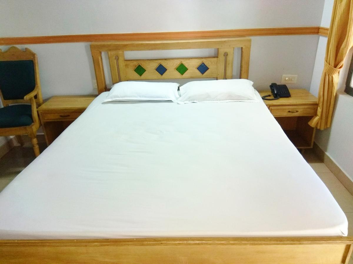 Hotel Maple Regency Kochi Exterior foto