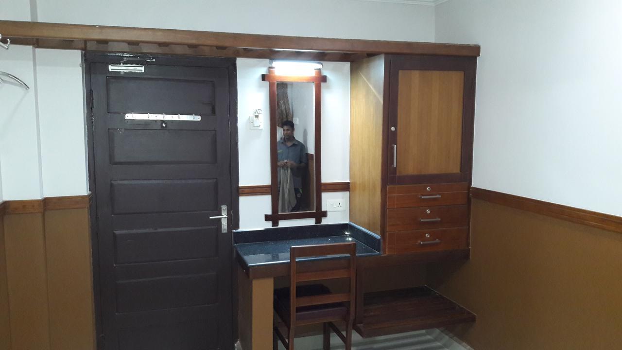 Hotel Maple Regency Kochi Exterior foto