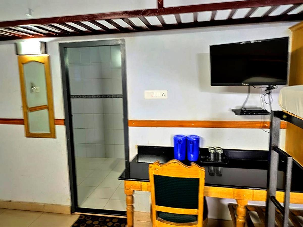 Hotel Maple Regency Kochi Exterior foto