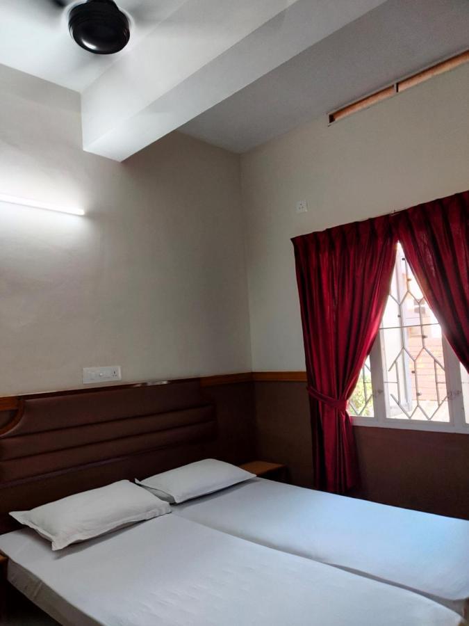 Hotel Maple Regency Kochi Exterior foto