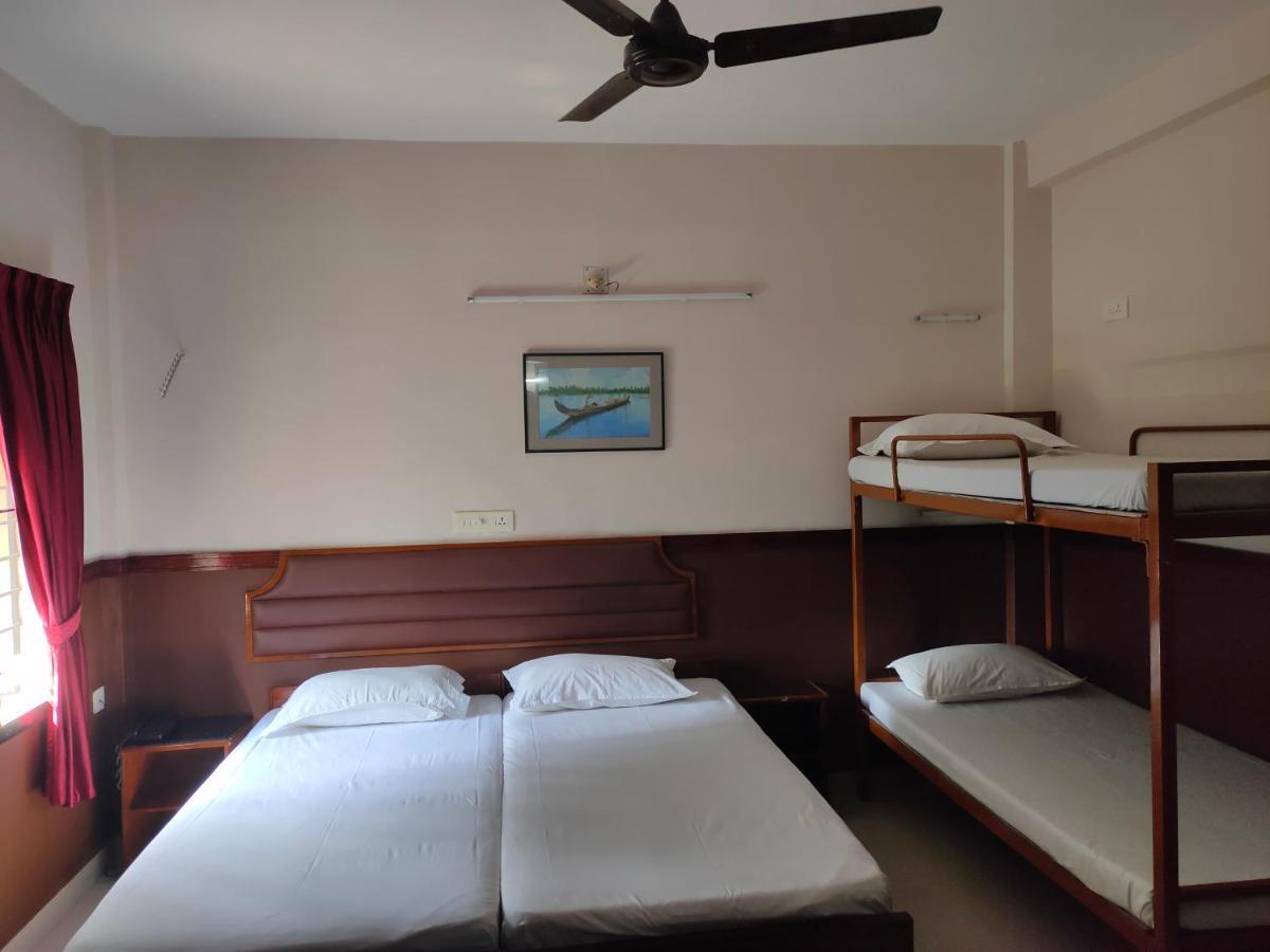 Hotel Maple Regency Kochi Exterior foto