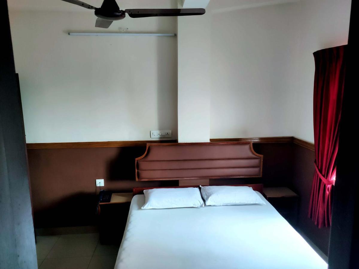 Hotel Maple Regency Kochi Exterior foto