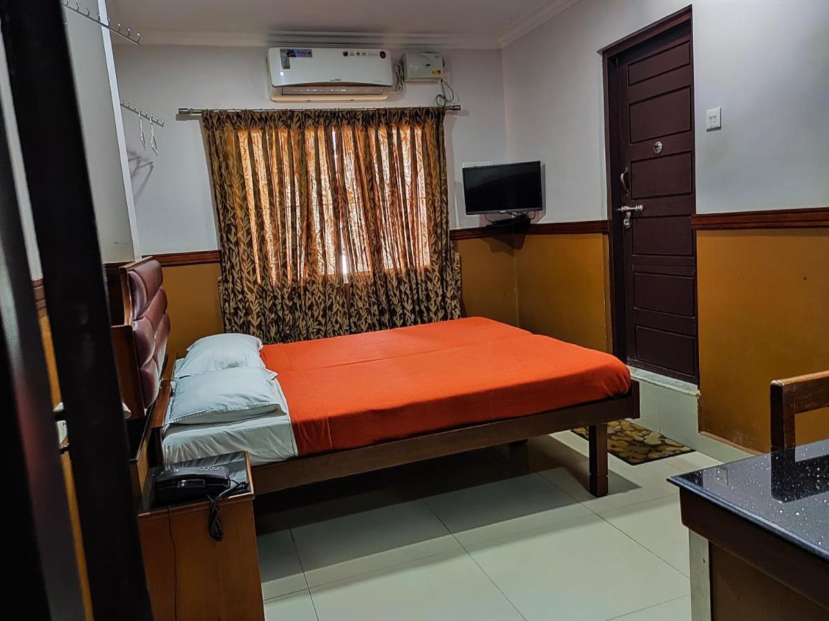 Hotel Maple Regency Kochi Exterior foto