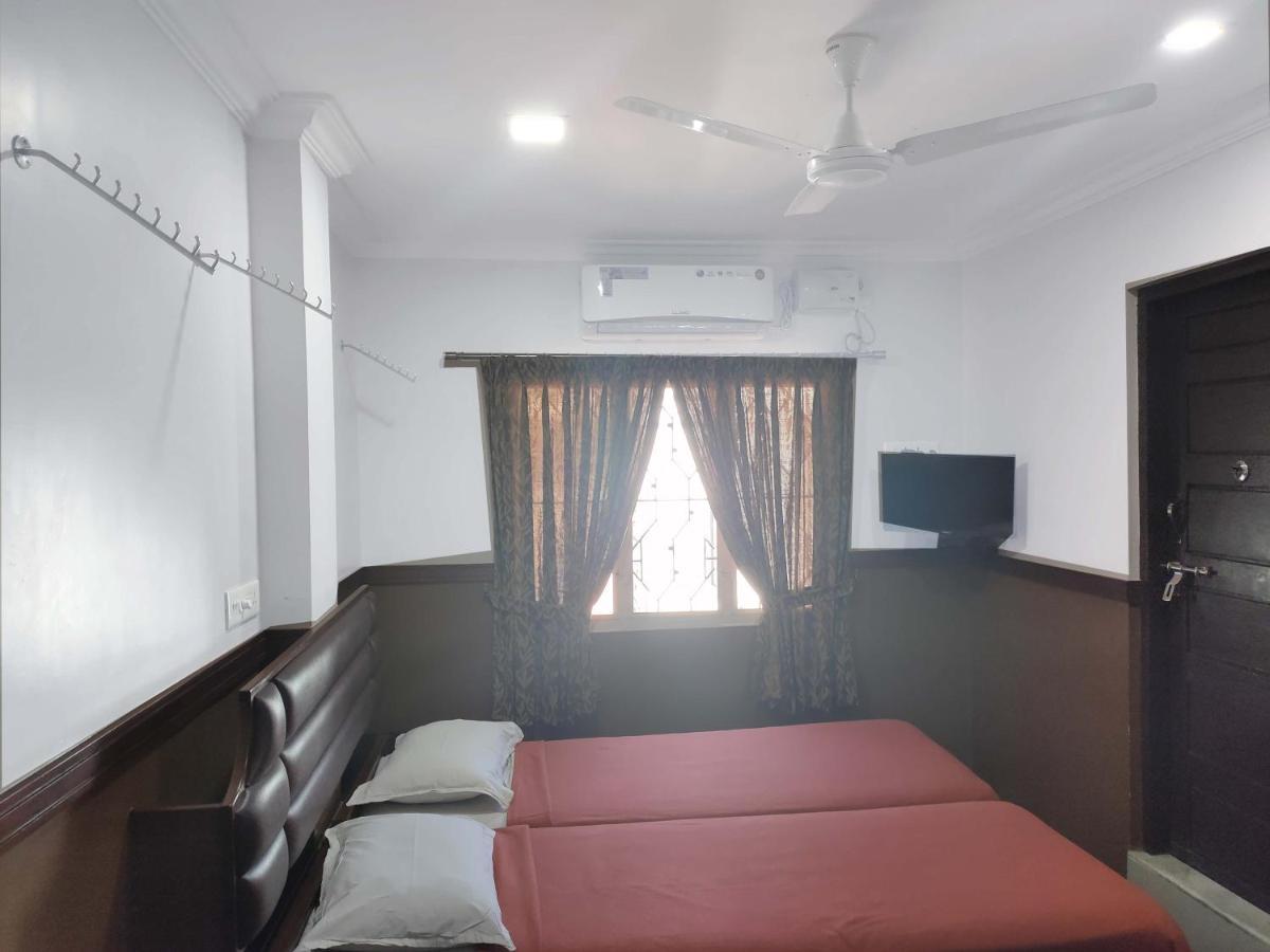 Hotel Maple Regency Kochi Exterior foto